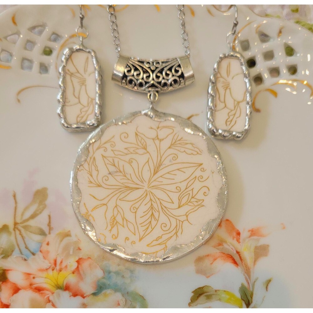 Broken China Cream and Gold Design Soldered Necklace & Earring Set
